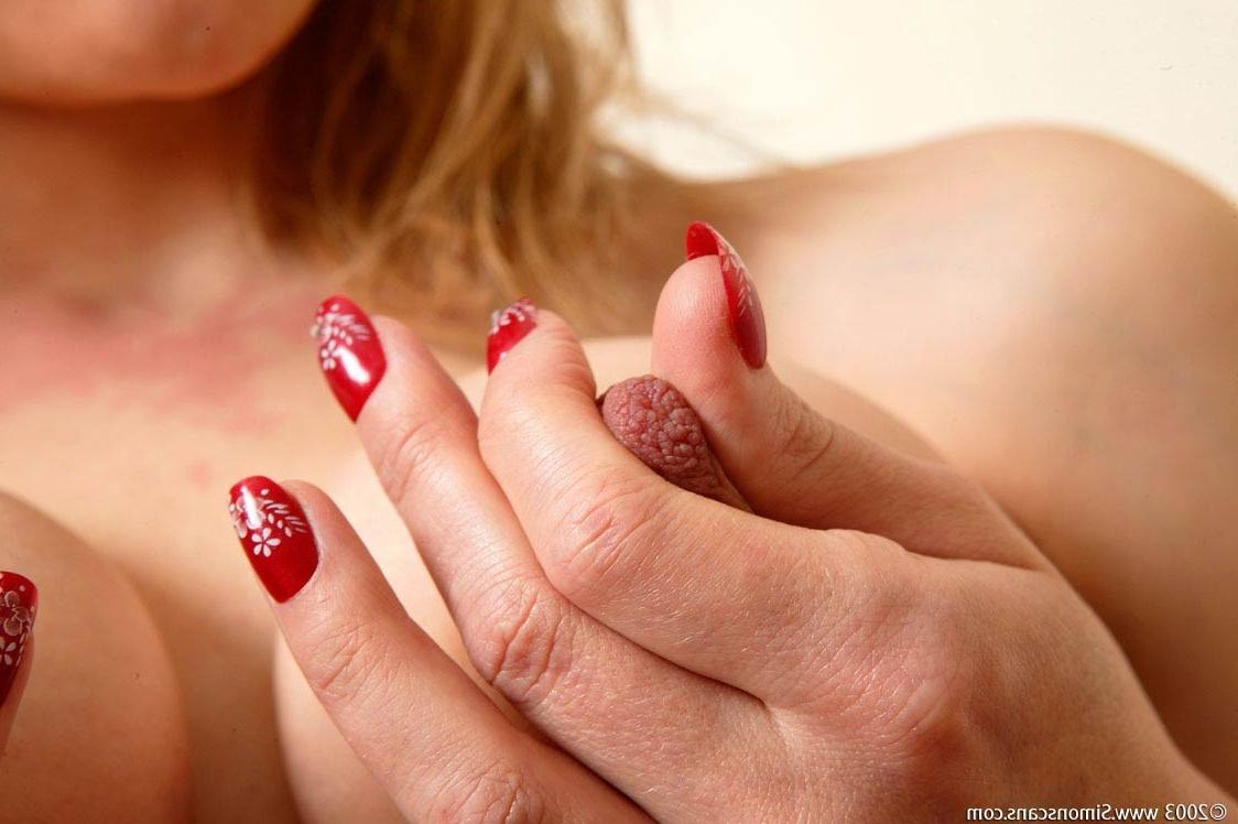 16P Blonde amateur fingering her bung hole
