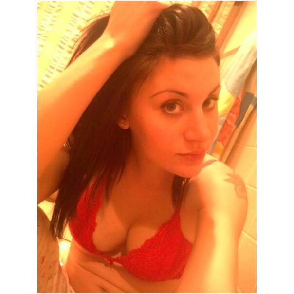 10P Horny amateur babe displays her fine tits and snatch