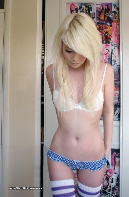 5P Sexy amateur emo babes teasing their lovers