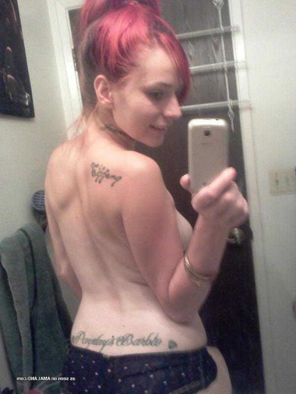 9P Naughty emo girlfriends posing sexy on cam