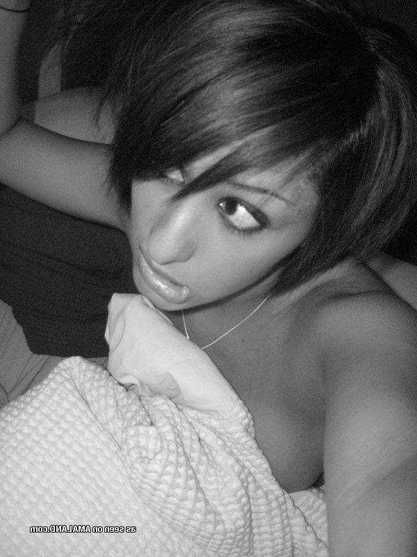 10P Selection of an amateur emo chick camwhoring at home