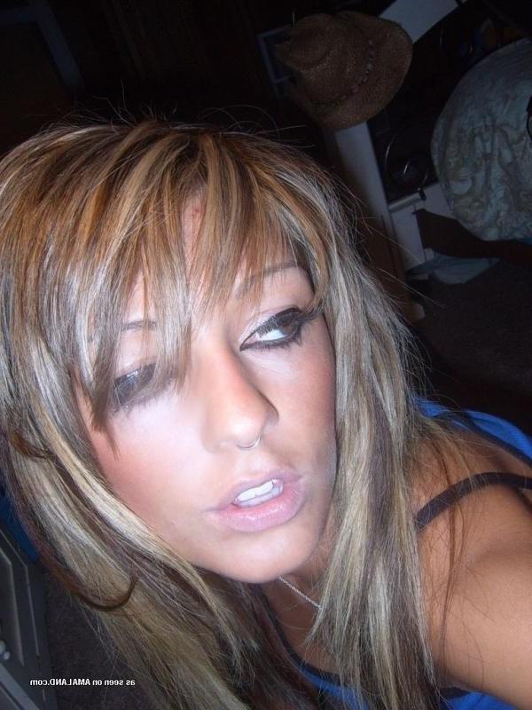 16P Hot amateur kinky emo babe's sexy selfpics