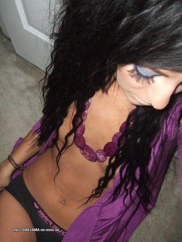 16P Hot amateur kinky emo babe's sexy selfpics
