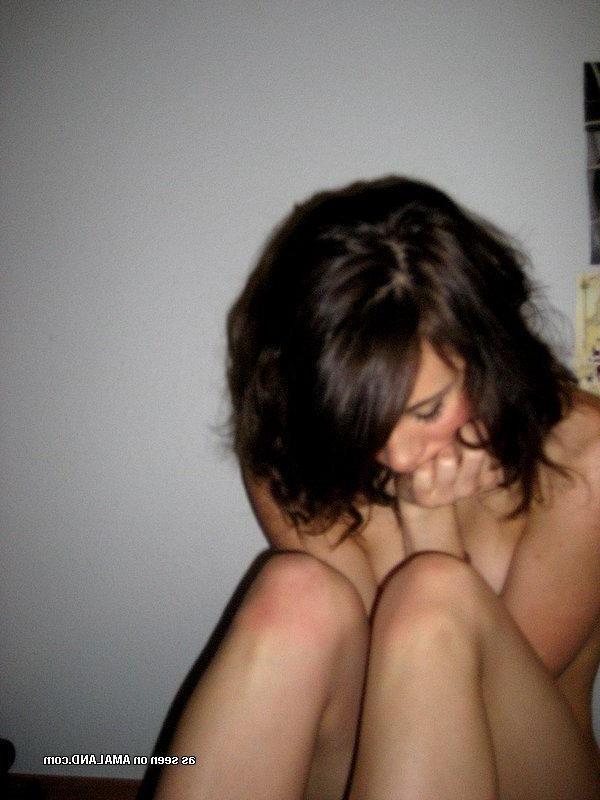 12P Collection of sexy emo babes posing around the house