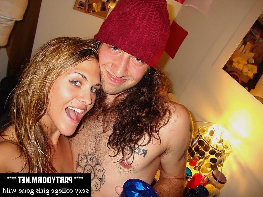 15P Crazy college girls sucking and fucking