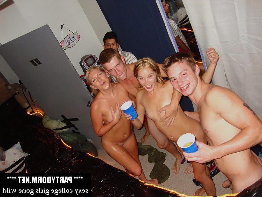 15P Crazy college girls sucking and fucking