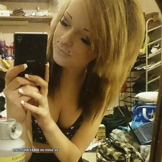 10P Two horny emo chicks getting naughty on cam