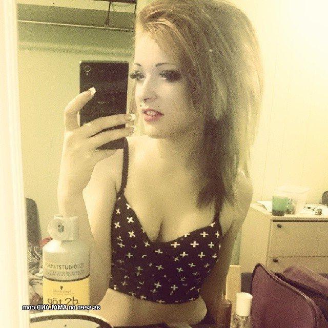 10P Two horny emo chicks getting naughty on cam