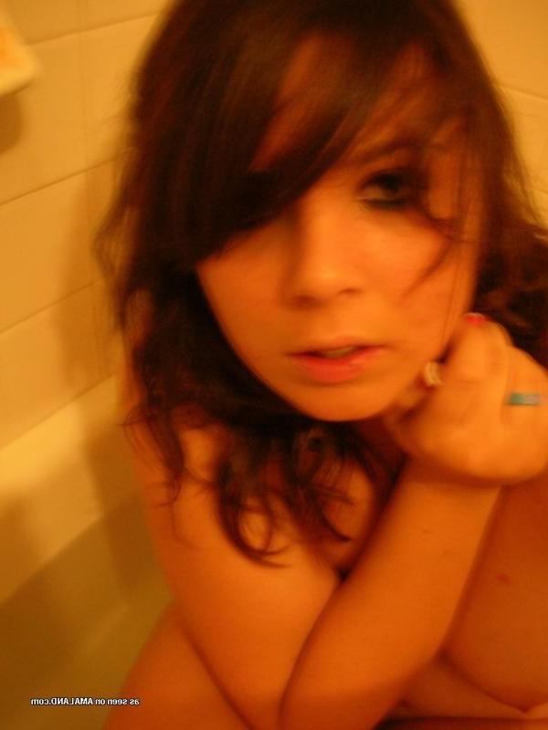 9P Collection of various emo babes posing for the cam