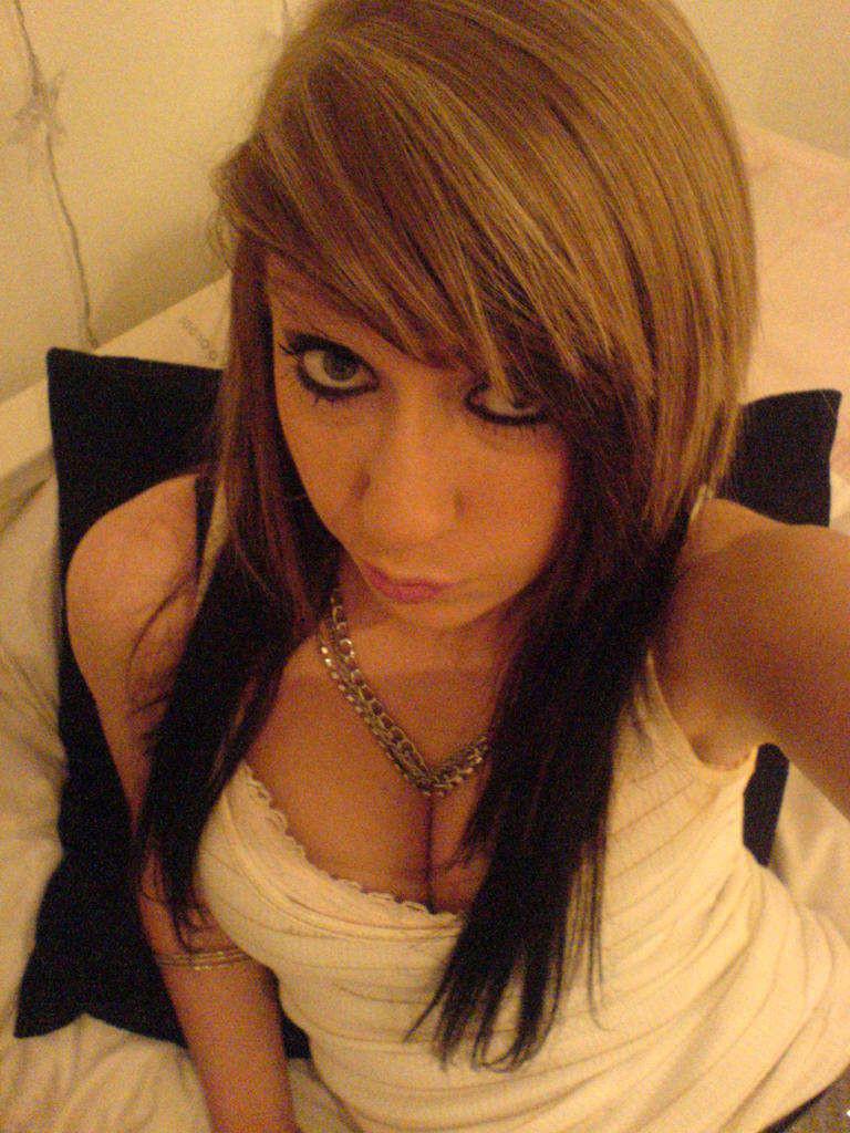 15P Collection of self-shooting emo girlfriends