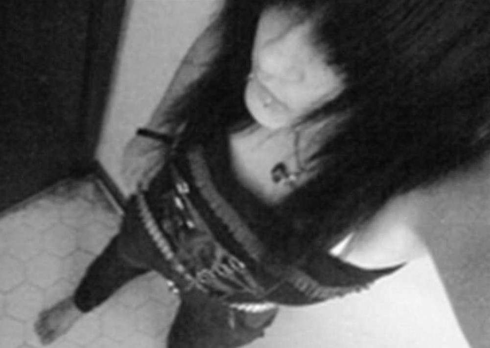 16P Hot B&amp;amp;W photos from these emo girlfriends