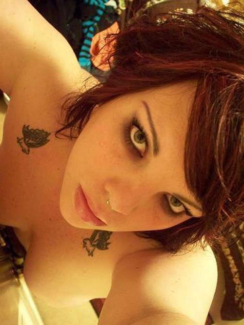 15P Emo chick displaying her large melons