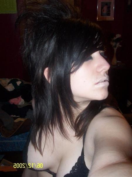 16P Pics of self-shooting emo GFs