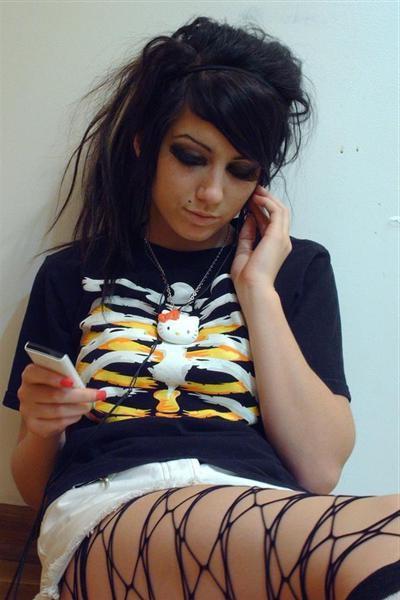 16P Pics of self-shooting emo GFs
