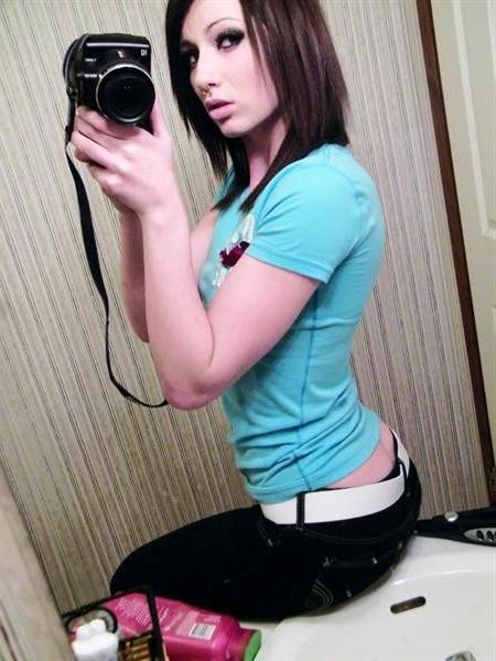 16P Pics of self-shooting emo GFs