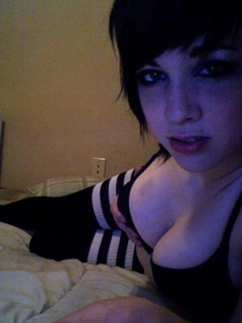 15P Shots of emo chick flaunting her assets