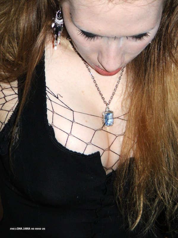 15P Pictures of busty emo babe