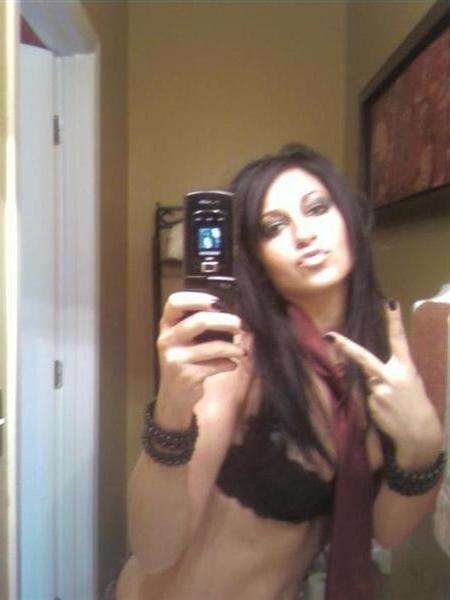16P Pics of sultry emo GF