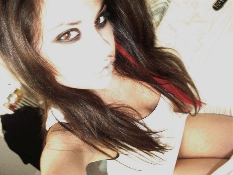 16P Pics of sultry emo GF