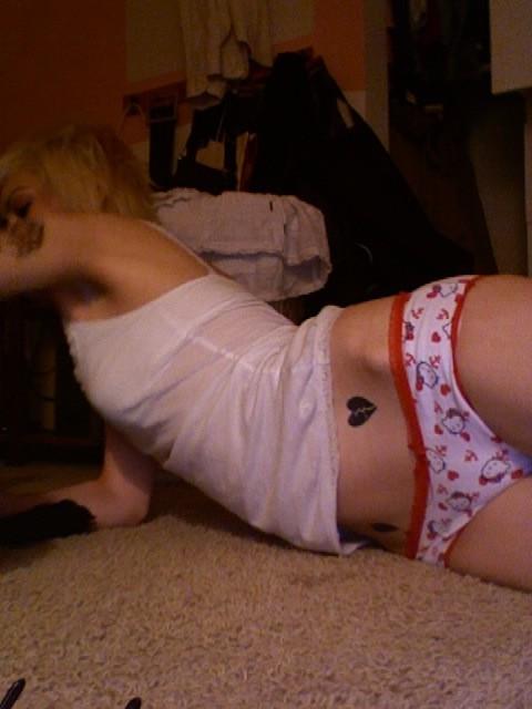 16P Blonde emo chick posing topless