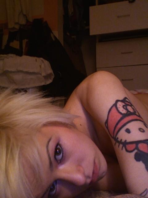16P Blonde emo chick posing topless
