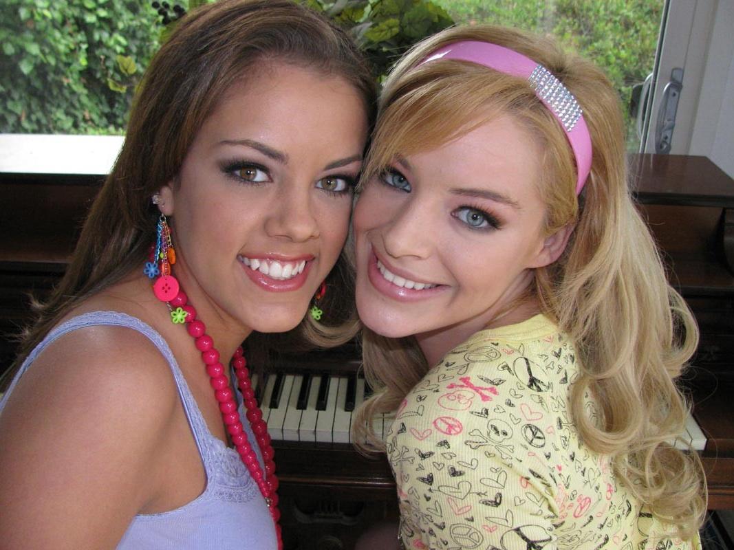 15P Two horny babes getting covered in cum
