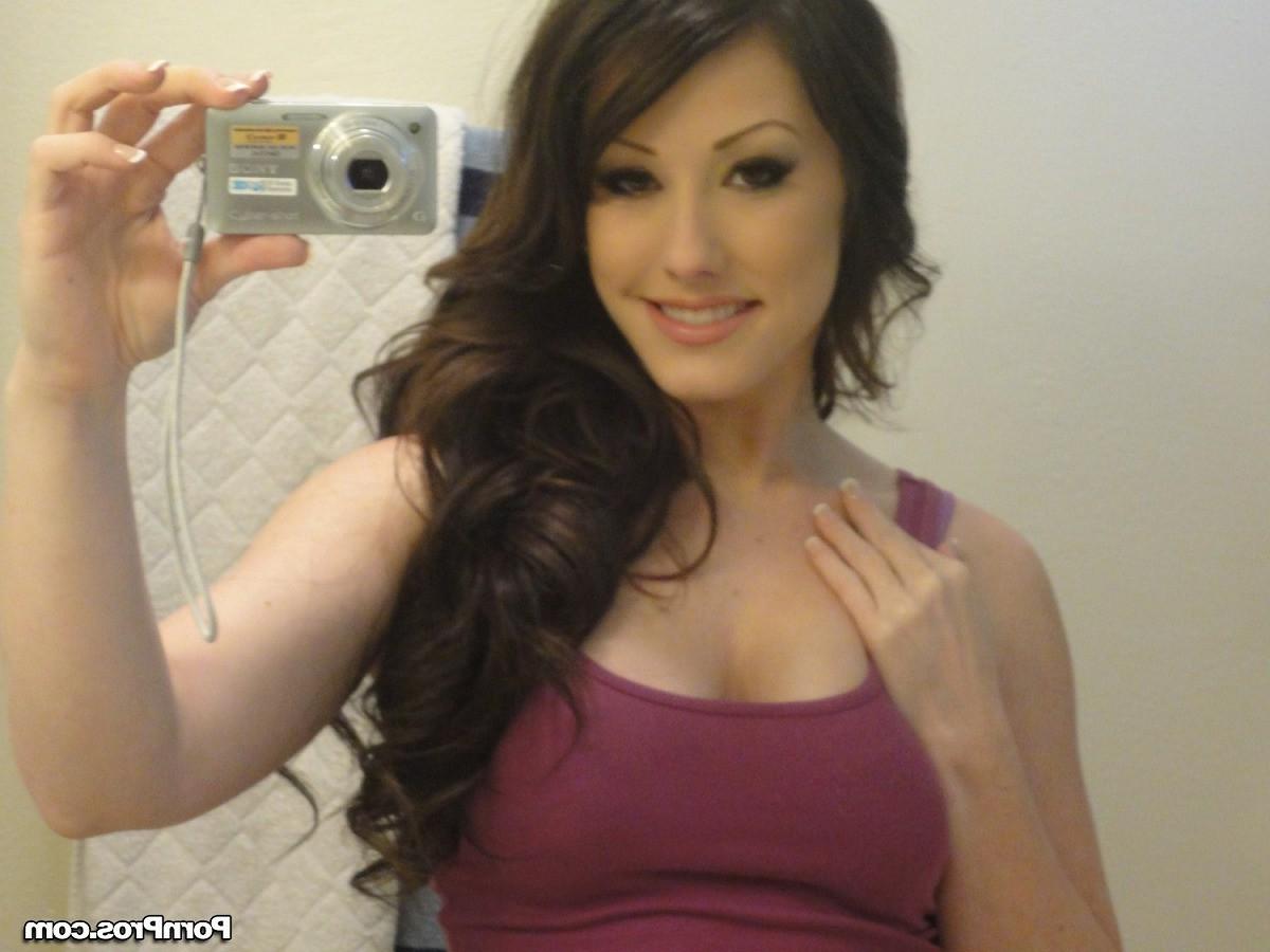 15P Jennifer White huge dick rubbing in her wet hole