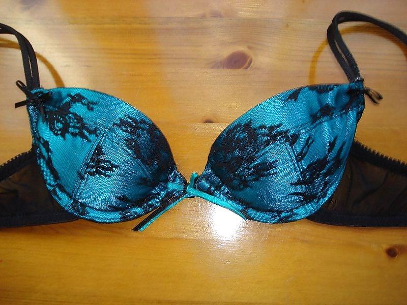 25P Used teen bras only A Cups