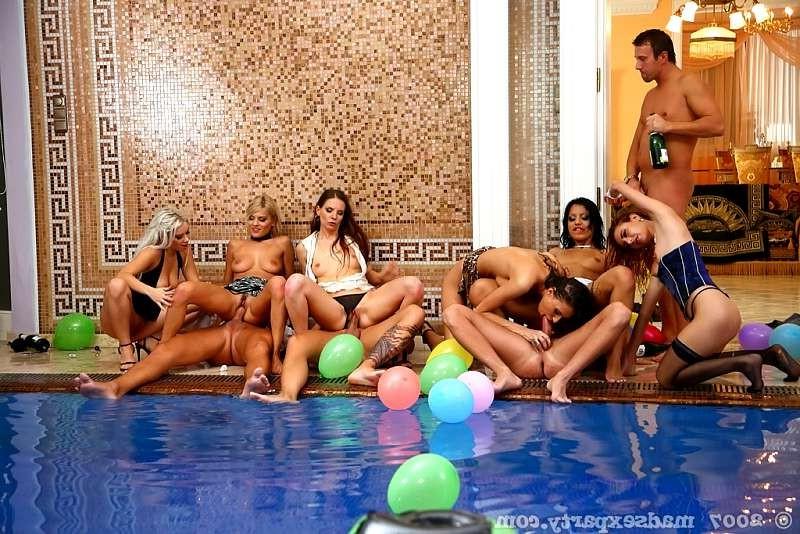 19P Group of hungarian pornstars enjoying intense pussy pumping
