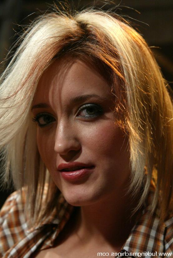15P Kimberly Kane cums hard with five fucking machines