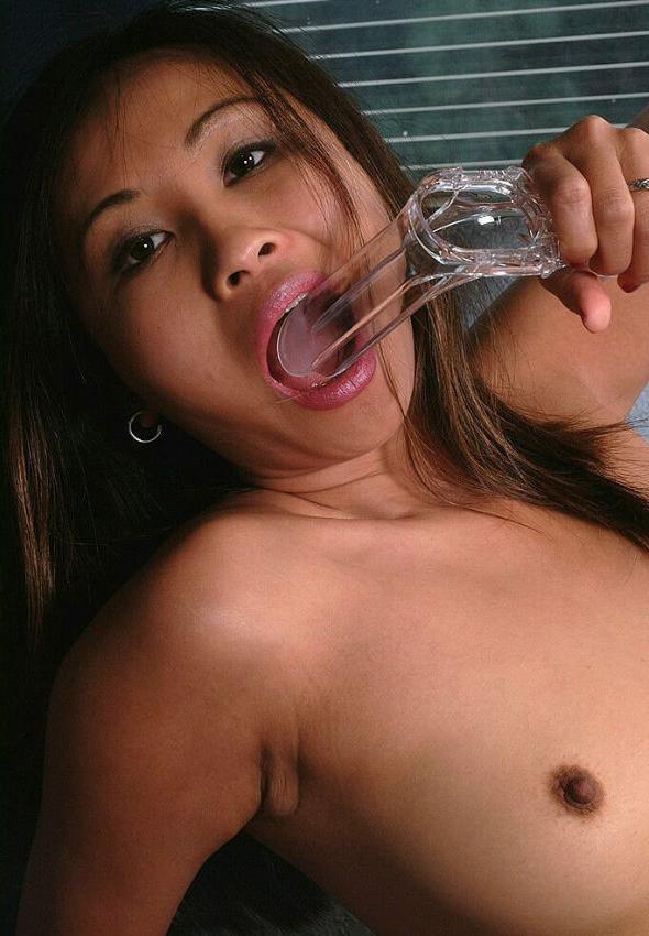 15P Tight Asian pussy with speculum