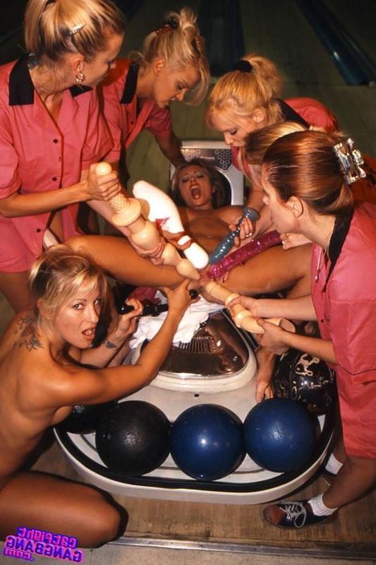 16P Wicked lesbian catfight gangbang with huge dildos