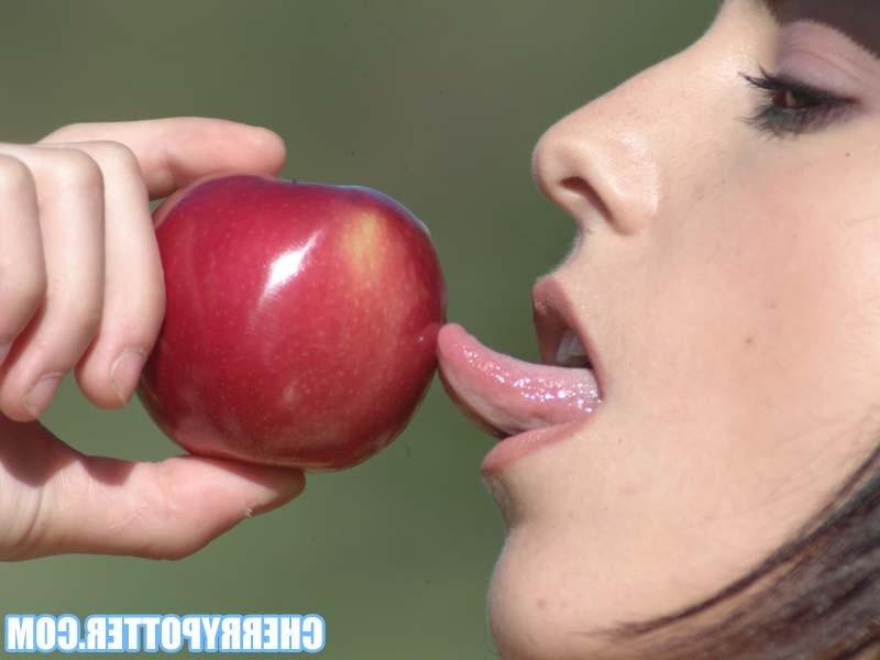 15P Teen babe Cherry Potter in the garden