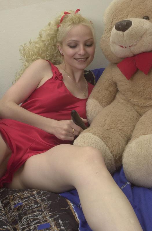 16P Blonde teen toying snatch