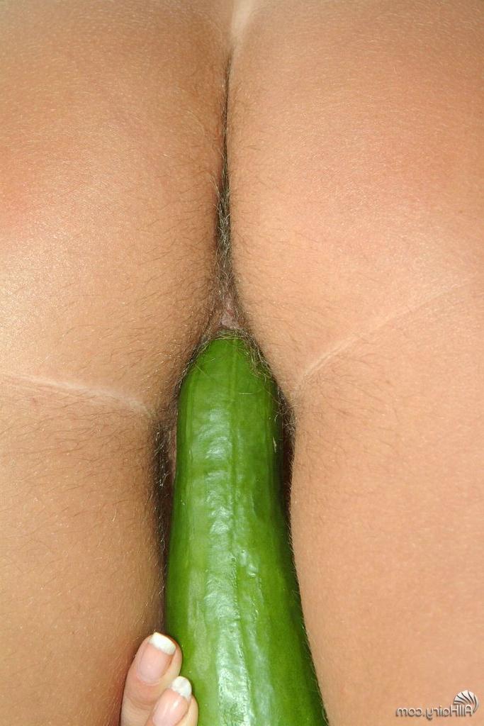 16P hairy young jessica shoves a zucchini up her hairy snatch