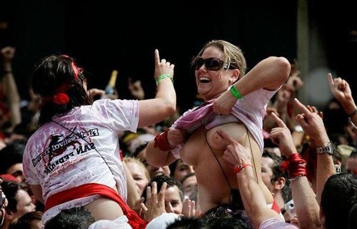 15P Hot Drunk College Girls Flashing In Public Crazy Teens On Vacation