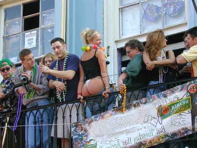 15P Crazy mardigras chicks gets wasted and starts flashing their tits