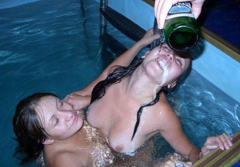 10P Crazy Wild Drunk Girls Flashing in Public
