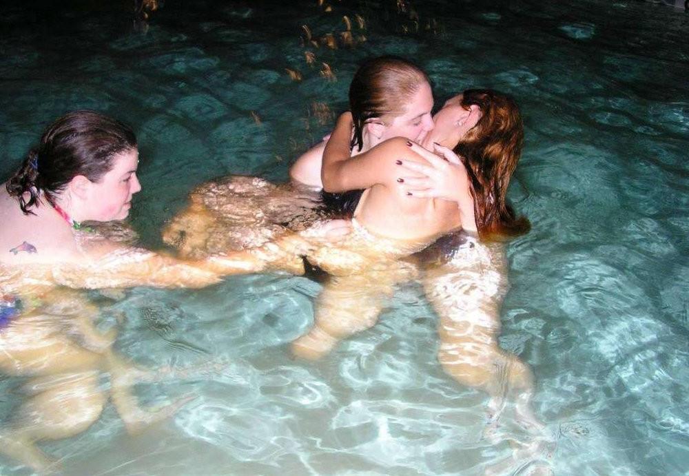 15P Drunk Girls Crazy Naked Lesbian Hot Tub Party