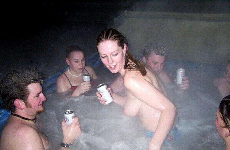15P Drunk Girls Crazy Naked Lesbian Hot Tub Party