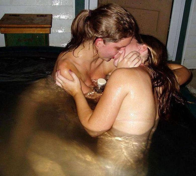 15P Drunk Girls Crazy Naked Lesbian Hot Tub Party