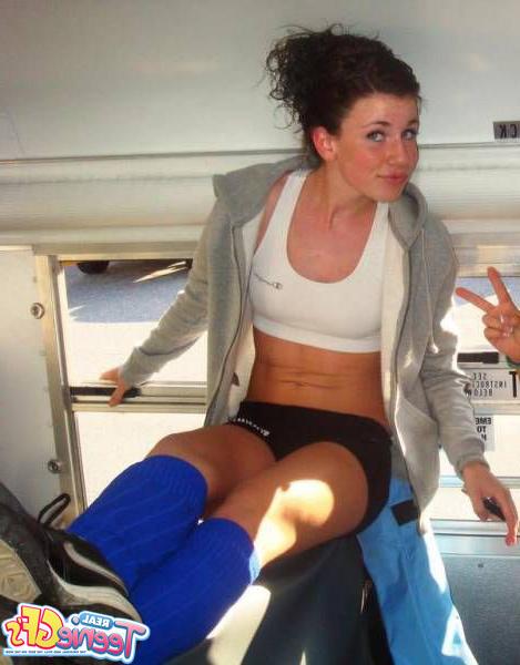 15P Real teen girlfriends take cell phone pics of themselves