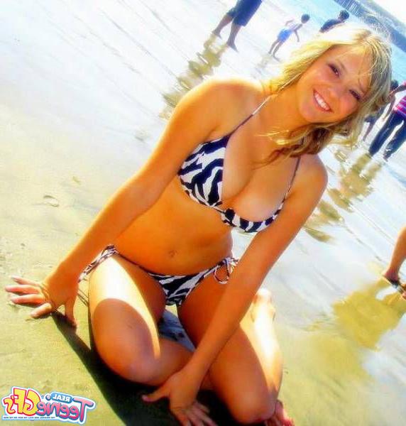 15P Real teen girlfriends take cell phone pics of themselves