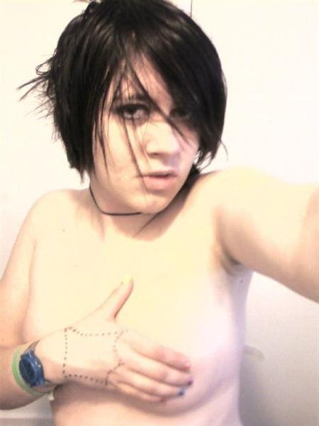 15P Amateur emo girlfriends showing off