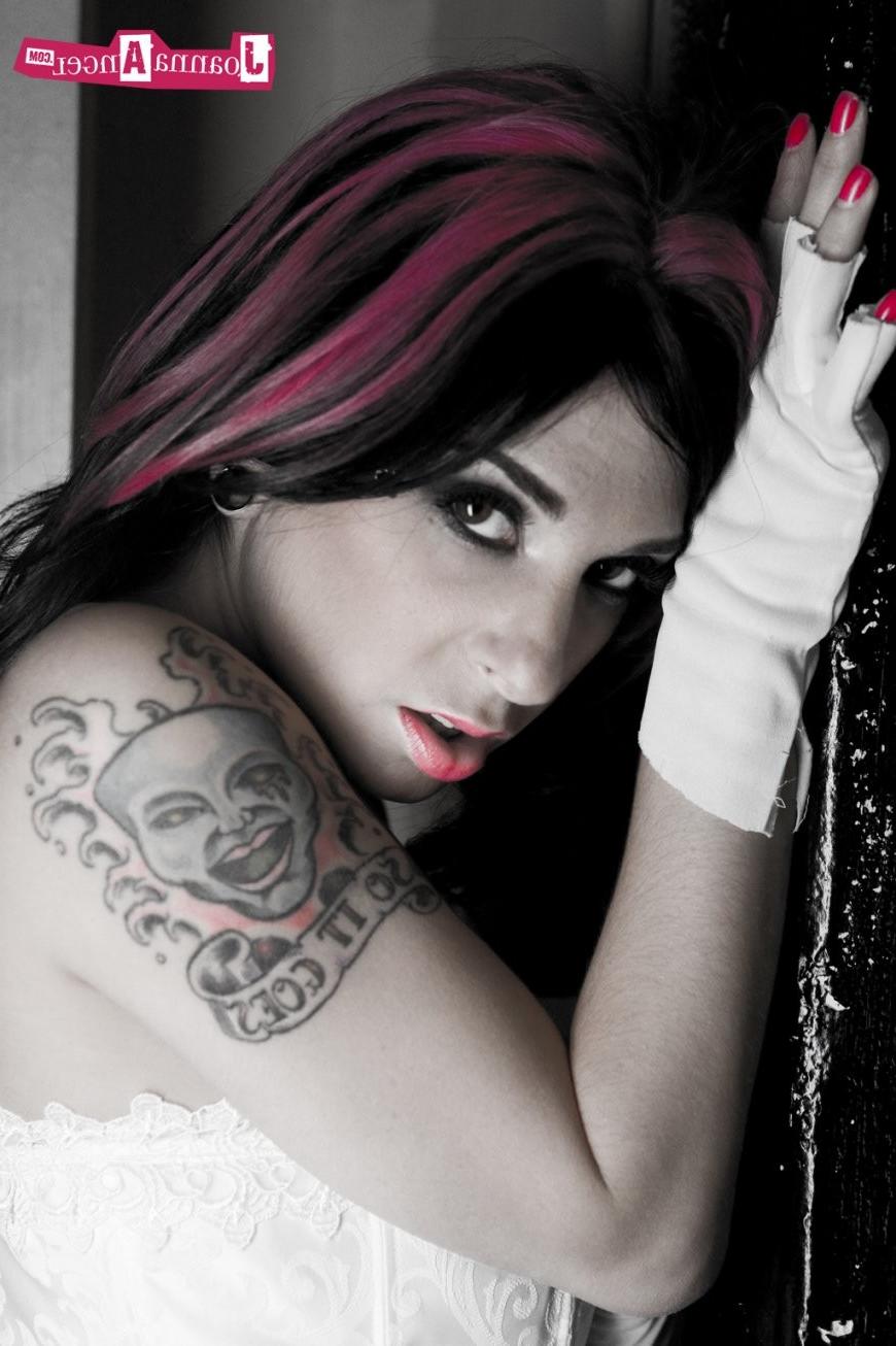 15P Foxy Tattooed Emo Babe Exposing Her Perky Fucking Tits