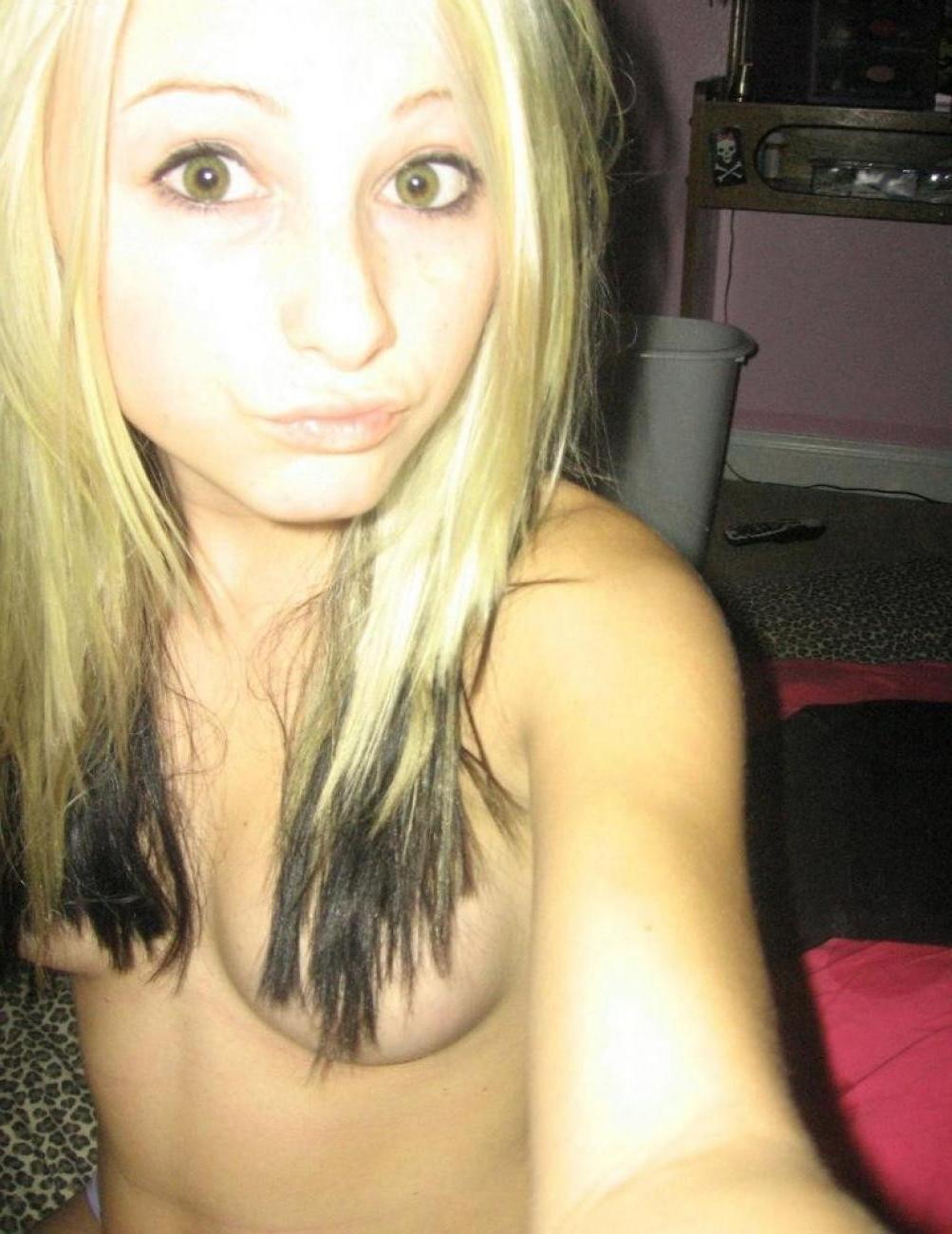 15P Homemade Naked Emo and Punk Teenies Pics Only For You