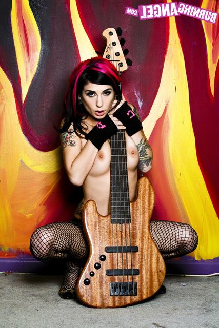 12P Punk Rock Tattooed Emo Slut Strips With Her Guitar