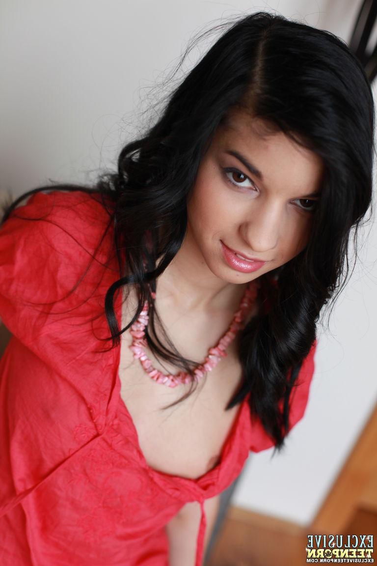 20P Ebony teen strip show