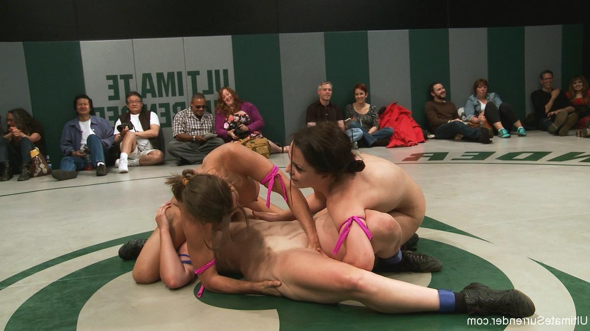 24P Group of babes in lesbian wrestling in front of live audience