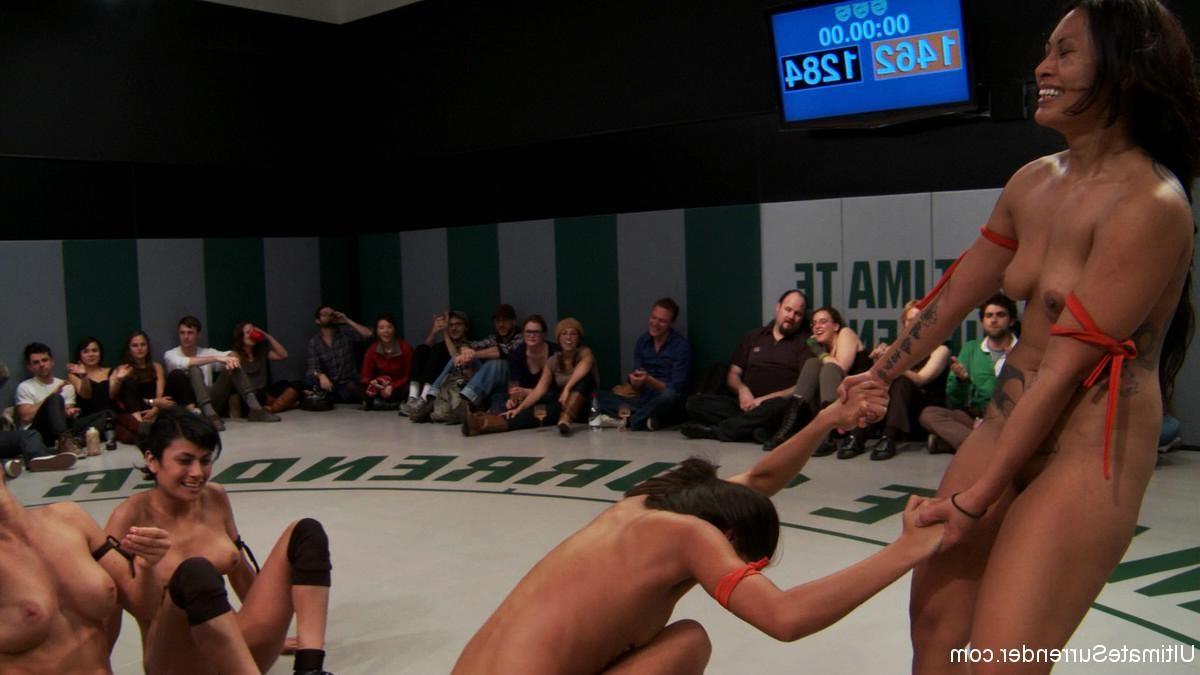 24P Real lesbian group wrestling in front of the live audience